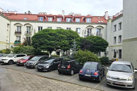 Lipowa na 1 piętrze na biuro, kancelarię, parking
