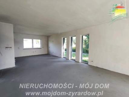 Dom w stanie deweloperskim, spokojna okolica.