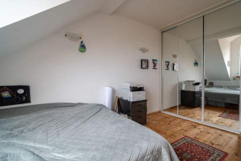 Dwa poziomy, duży balkon i przestrzeń Cisowa.