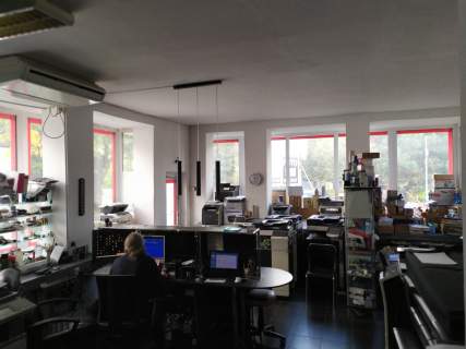Lokal w centrum Łomianki k/Warszawy wejście od głównej ulicy