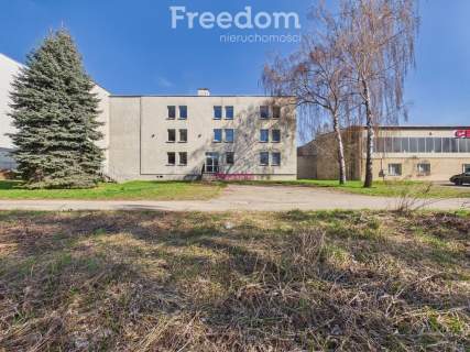 Kompleks Komercyjny 3430 m przy DK9