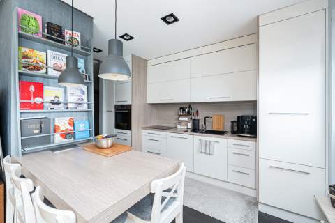 Stylowy apartament z tarasem i klimatyzacją