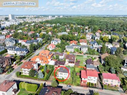 Dom w pobliżu Metra Zacisze