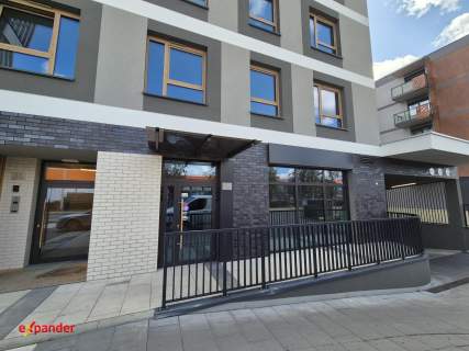 Lokal na Starym Mieście w apartamentowcu nad rzeką