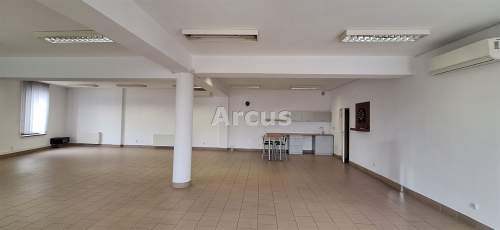 lokal z parkingiem