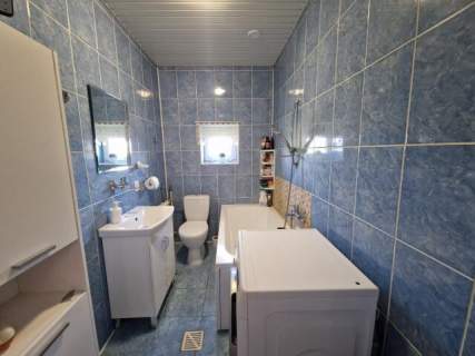 Sprzedam piękne siedlisko dom 100 m2 i budynki staw - Przedecz