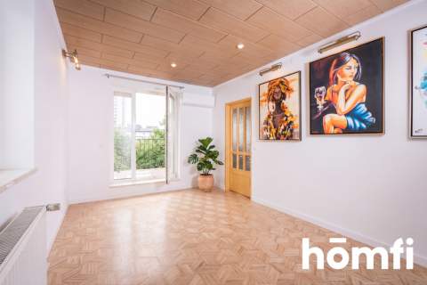 Penthouse z fotowoltaika i szklanym sufitem