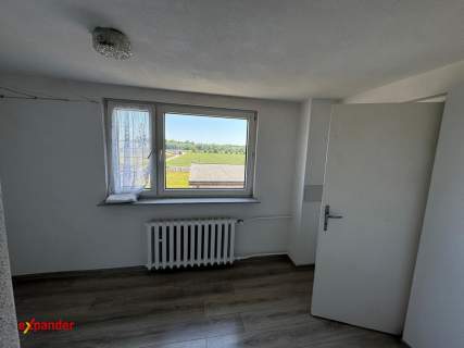 Dom z dochodowych biznesem przy granicy