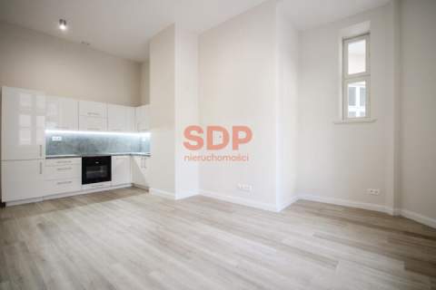 Dwupokojowe mieszkanie w dziedzińcu kamienicy 56m2 2 pok ENG