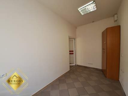 Dwupomieszczeniowe biuro w centrum