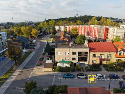 Wolnostojący Dom Przy Rondzie Matecznym Z Lokalem.
