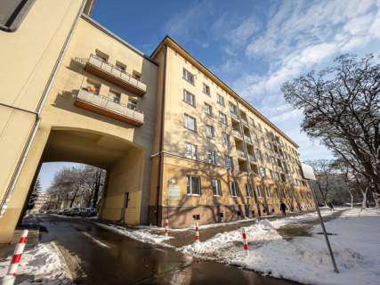 Kawalerka,dobrze skomunikowana okolica,Os.Urocze 4