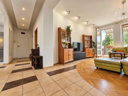 4 duże pokoje, balkon, widok, pierwsze piętro
