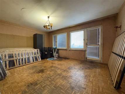 Strzegomska/3pok/do remontu/piwnica/balkon