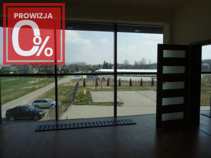 Nowoczesna hala z biurowcem w Zakliczynie