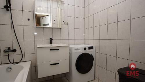 Przestronne mieszkanie w zielonej okolicy.