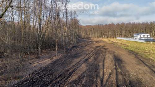 Działka z WZ na 8 bliźniaków przy lesie 