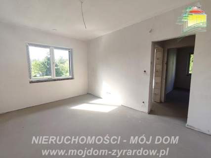 Dom w stanie deweloperskim, spokojna okolica.