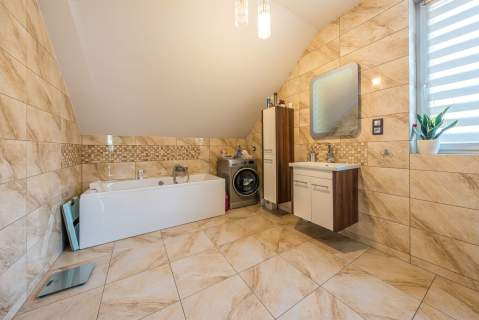 Dom z widokiem na las z dużą działką
