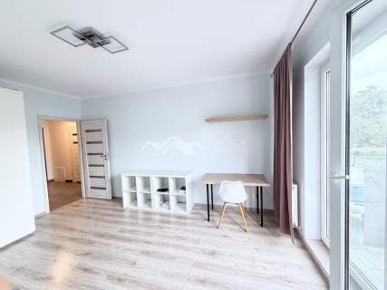 2 POK, osobna kuchnia, balkon, winda, garaż, park.