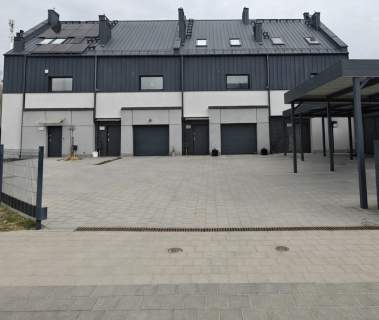 7 pokoi, 2 łazienki wc, garaż, ogródek, 3 piętra