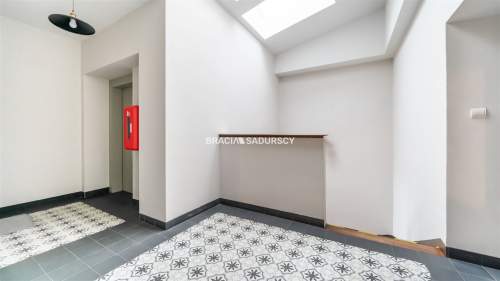 Lokale biurowe w kamienicy po generalnym remoncie 