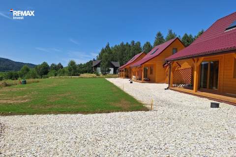 Posiadłość z bali z 3 domkami i gotowym biznesem