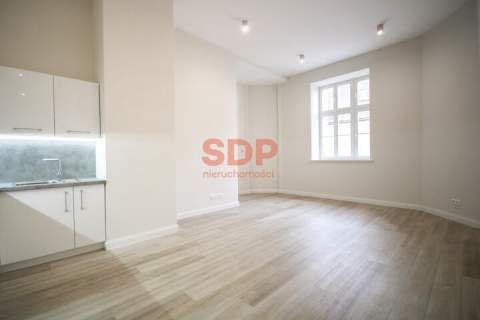 Dwupokojowe mieszkanie w dziedzińcu kamienicy 56m2 2 pok ENG
