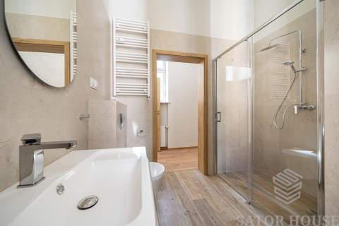 Apartament w odrestaurowanej kamienicy obok Rynku