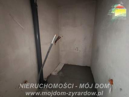 Dom w stanie deweloperskim, spokojna okolica.