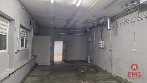 Magazyn 100m2 i biuro 25m2.