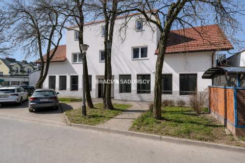 Budynek handlowo-mieszkanly Centrum Skawiny