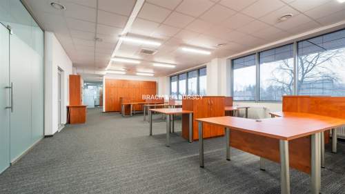 Powierzchnia biurowa z parkingiem - 250m2