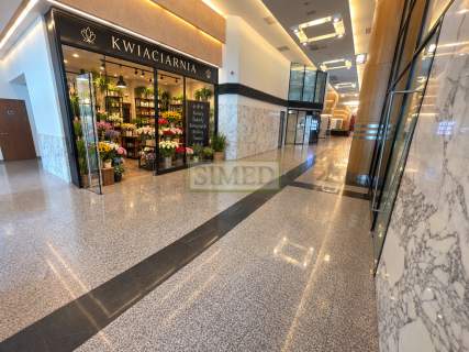 Na prestizowy salon sprzedaży, Centrum