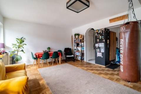 Dwa poziomy, duży balkon i przestrzeń Cisowa.