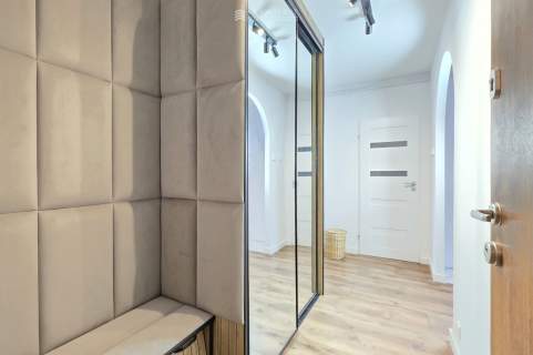 Nowe Miasto 60 m2 po remoncie, 2 piętro, cegła