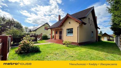 Dom z ogrodem nad morzem z pokojami na wynajem