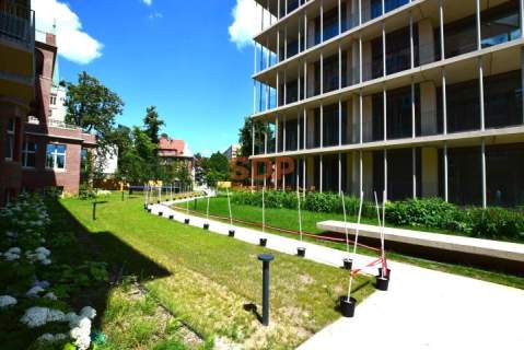 Apartament z widokiem na wewnętrzny ogród