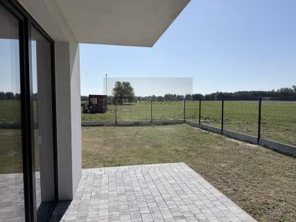dom 4 sypialnie, wysoki strych, pole golfowe 