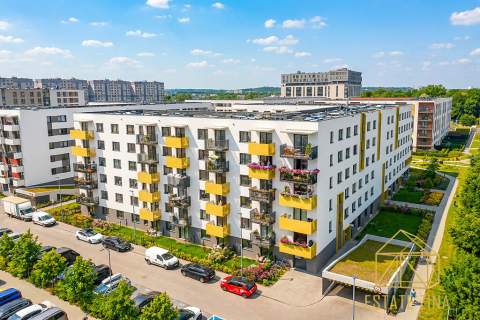 2 pokoje- z możliwością przerobienia na 3 pokoje City Vibe, bez...