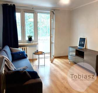 2 niezależne pokoje, osobna kuchnia, balkon