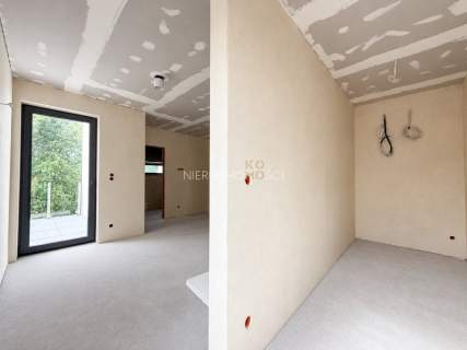 Nowoczesna bryła / Wolnostojący / Działka 700 m2