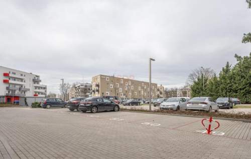 58 m2 z dużym balkonem w zielonej okolicy, parking