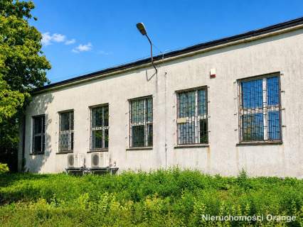 Działka z budynkiem biurowym w centrum Przedborza