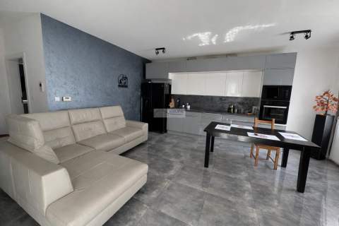 200 m od granic Warszawy, Józefosław, apartament dla pary