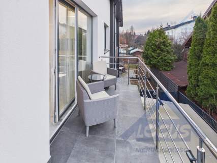 Sprzedam dwupoziomowy apartament z ogrodem - Wawer
