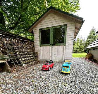 Całoroczny dom z sauna i jacuzzi wśród zieleni