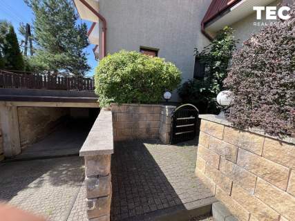 Dom wolnostojący 240 m 5 sypialni garaż na 3 samochody