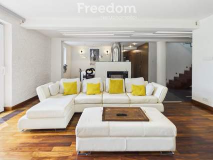 Dom ok. 280 m2, 4 pokoje, działka 2663 m2