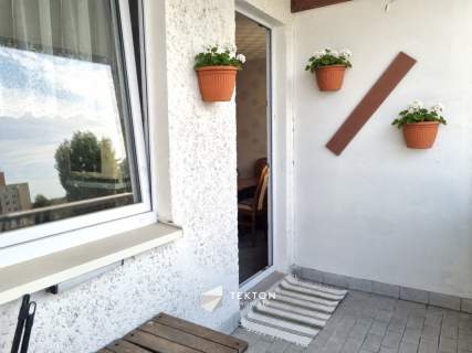 3-pokoje z oddzielną kuchnią, balkonem i piwnicą